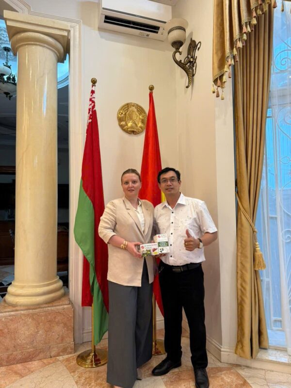Trà Thảo Mộc Cát Tường Vinh Dự Được Bà Palina Karpava – Quyền Tổng Lãnh Sự Belarus Ủng Hộ và Tin Dùng